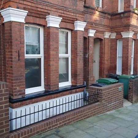 Stylish 2-Bed Flat In The Heart Of West Hampstead Apartment Лондон Екстериор снимка