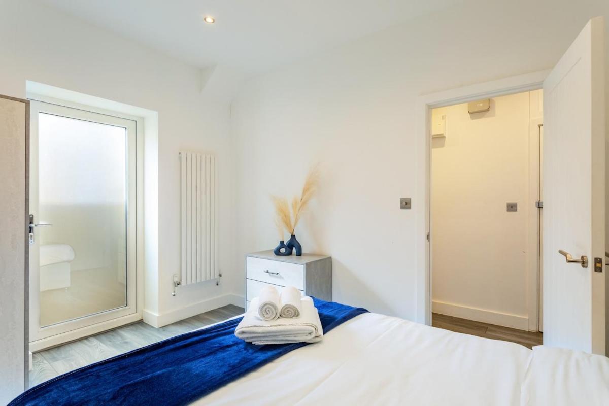 Stylish 2-Bed Flat In The Heart Of West Hampstead Apartment Лондон Екстериор снимка