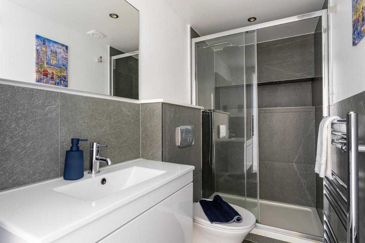 Stylish 2-Bed Flat In The Heart Of West Hampstead Apartment Лондон Екстериор снимка
