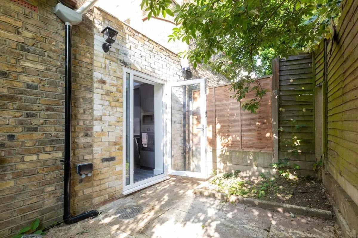 Stylish 2-Bed Flat In The Heart Of West Hampstead Apartment Лондон Екстериор снимка