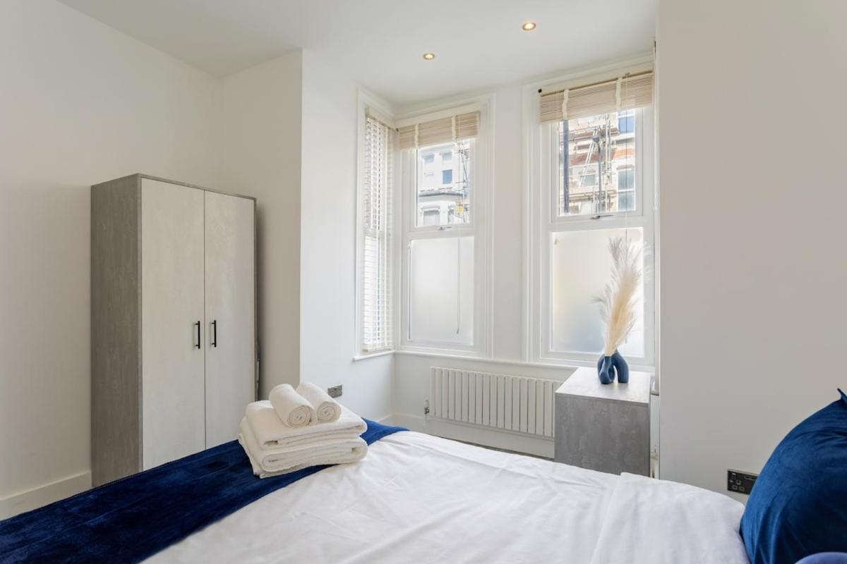 Stylish 2-Bed Flat In The Heart Of West Hampstead Apartment Лондон Екстериор снимка