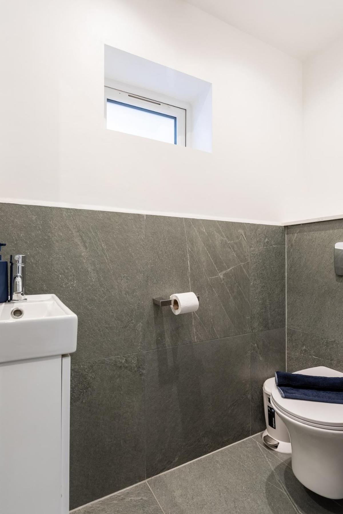Stylish 2-Bed Flat In The Heart Of West Hampstead Apartment Лондон Екстериор снимка
