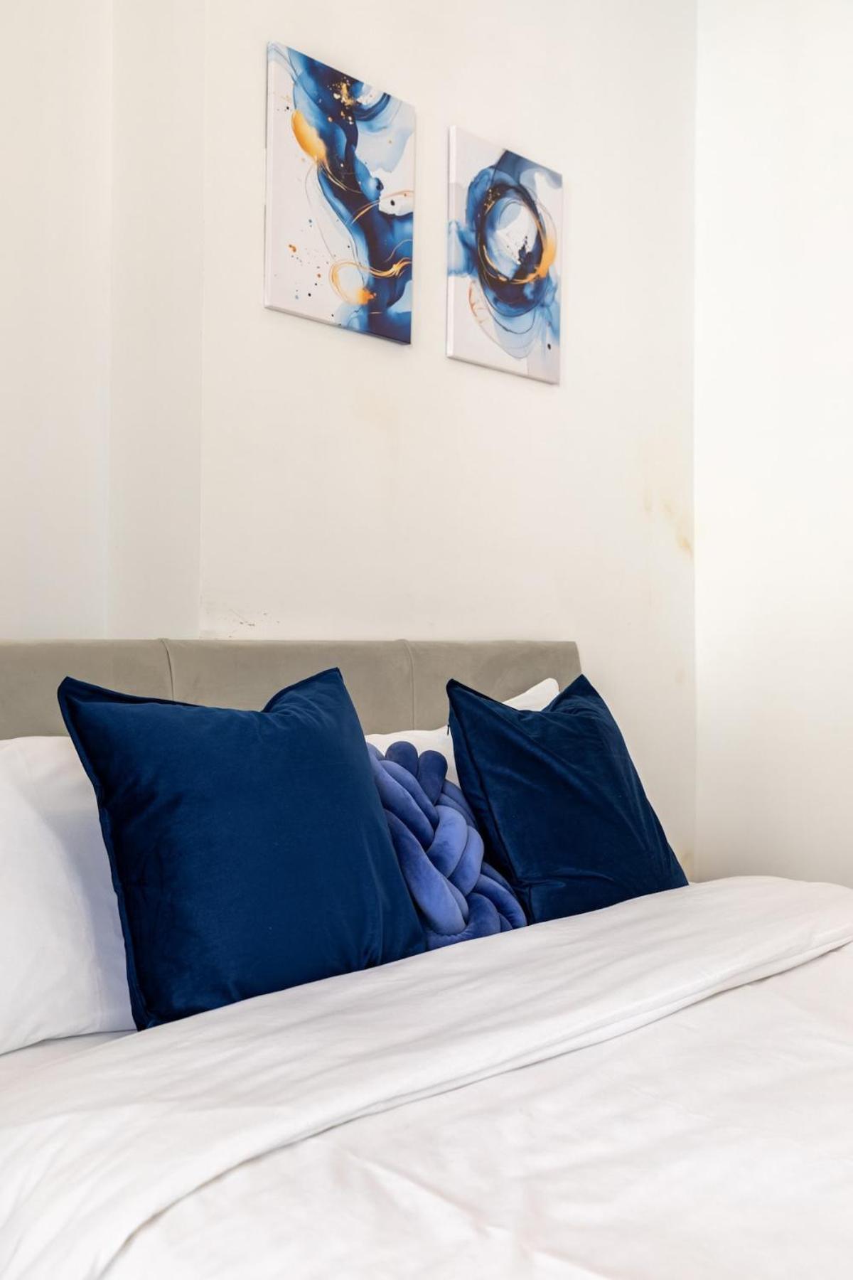 Stylish 2-Bed Flat In The Heart Of West Hampstead Apartment Лондон Екстериор снимка